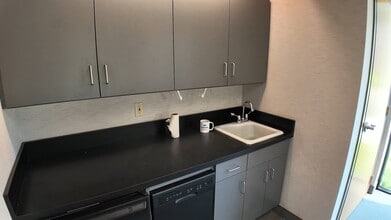 1800 Pioneer Creek Ctr, Maple Plain, MN à louer - Vidéo sur l’annonce professionnelle