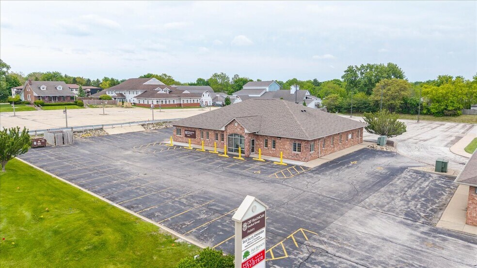 3322 W Willow Knolls Rd, Peoria, IL à vendre - Photo de l’immeuble – Image 2 sur 23