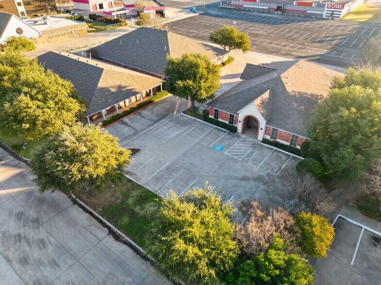 105 Kathryn Dr, Lewisville, TX à vendre - Photo de l’immeuble – Image 2 sur 16