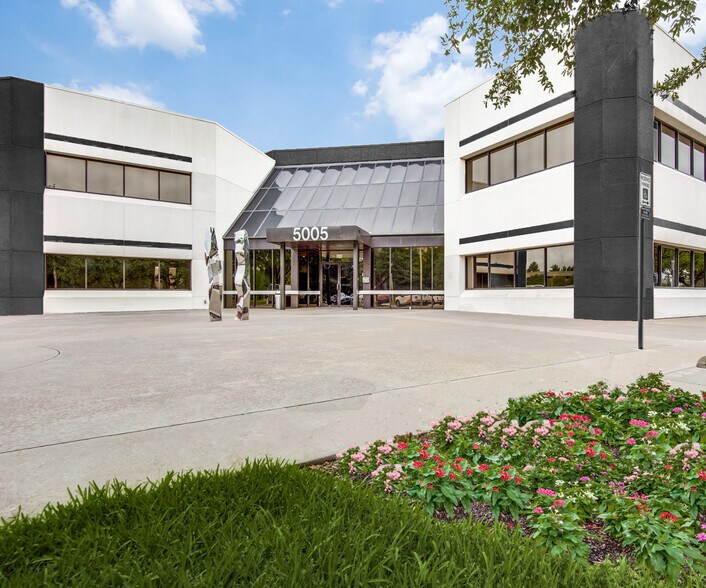 5005 W Royal Ln, Irving, TX à louer - Photo de l’immeuble – Image 2 sur 7