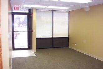 1275 W Roosevelt Rd, West Chicago, IL à louer Photo intérieure– Image 2 sur 4