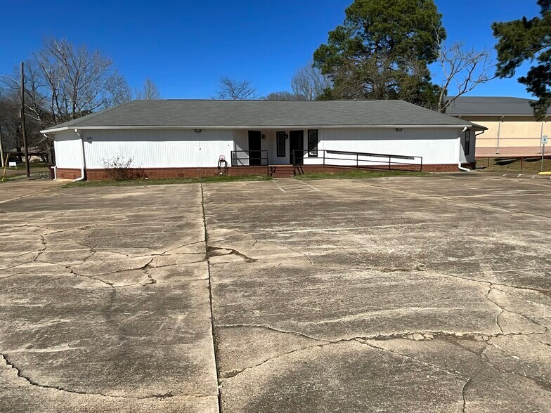 215 N Pinecrest Dr, Atlanta, TX à vendre - Photo de l’immeuble – Image 1 sur 36