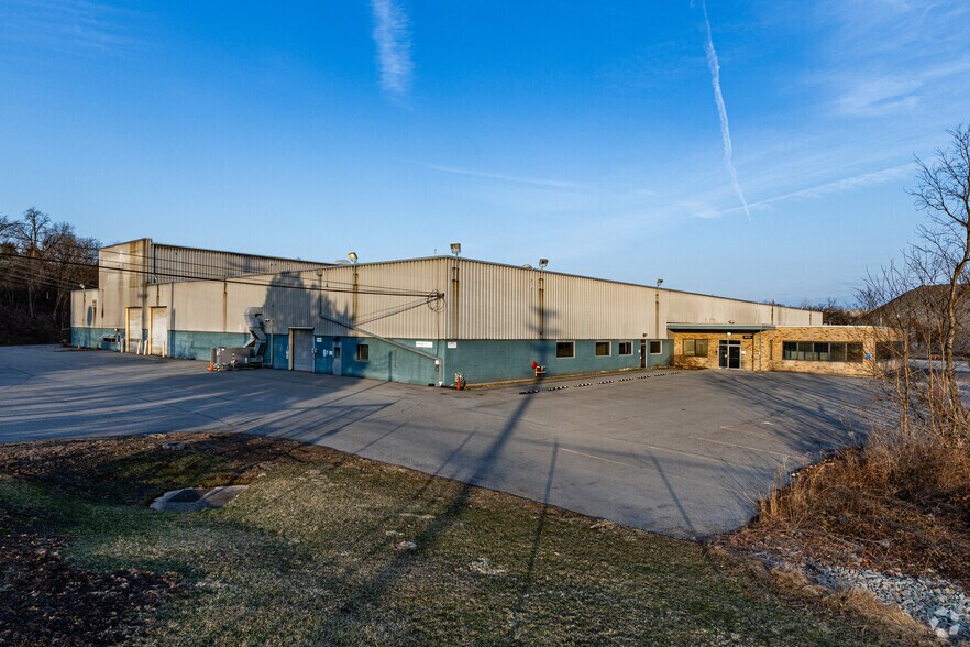 4930 Buttermilk Hollow Rd, West Mifflin, PA à vendre - Photo de l’immeuble – Image 1 sur 7