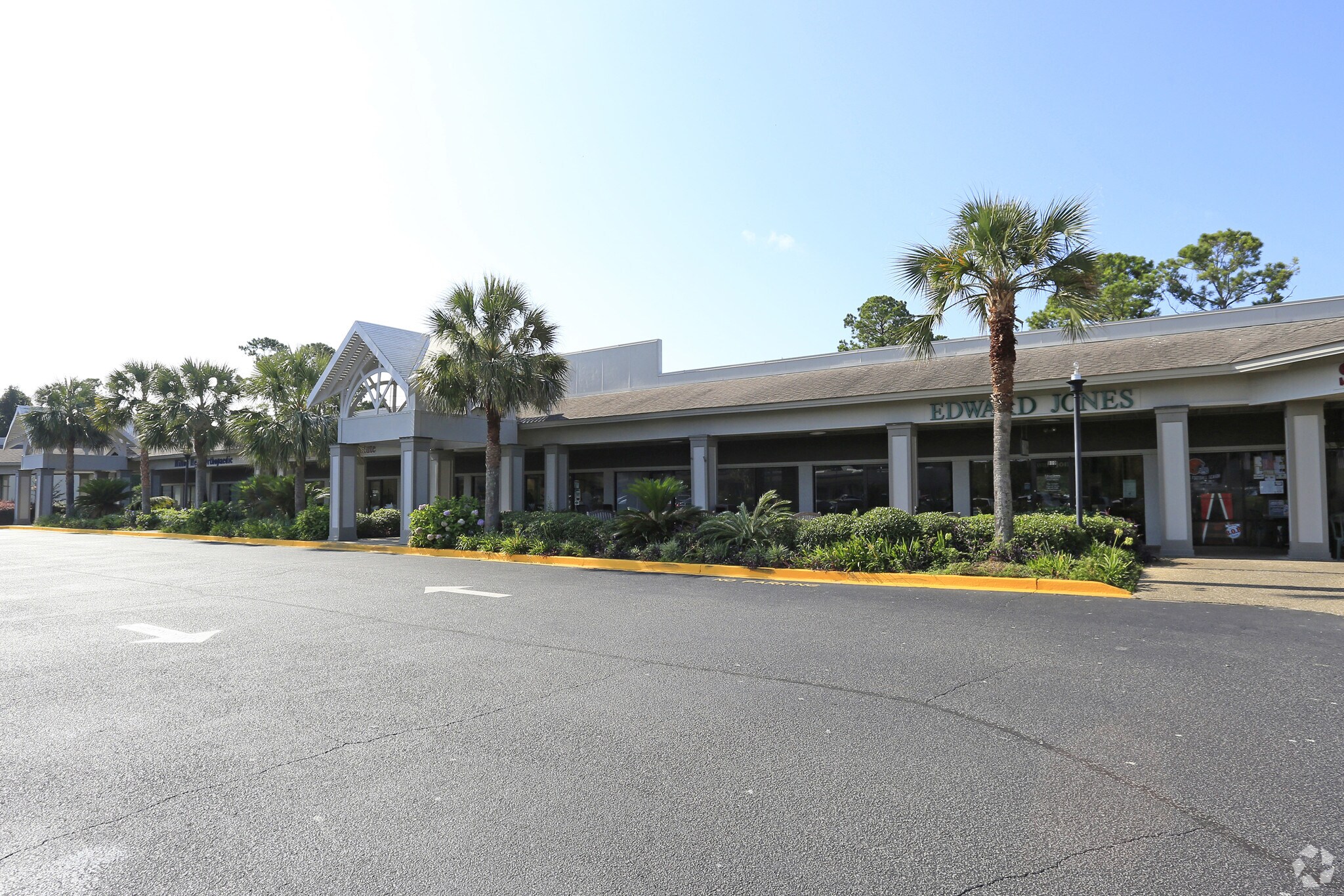 95 Mathews Dr, Hilton Head Island, SC à louer Photo principale– Image 1 sur 6