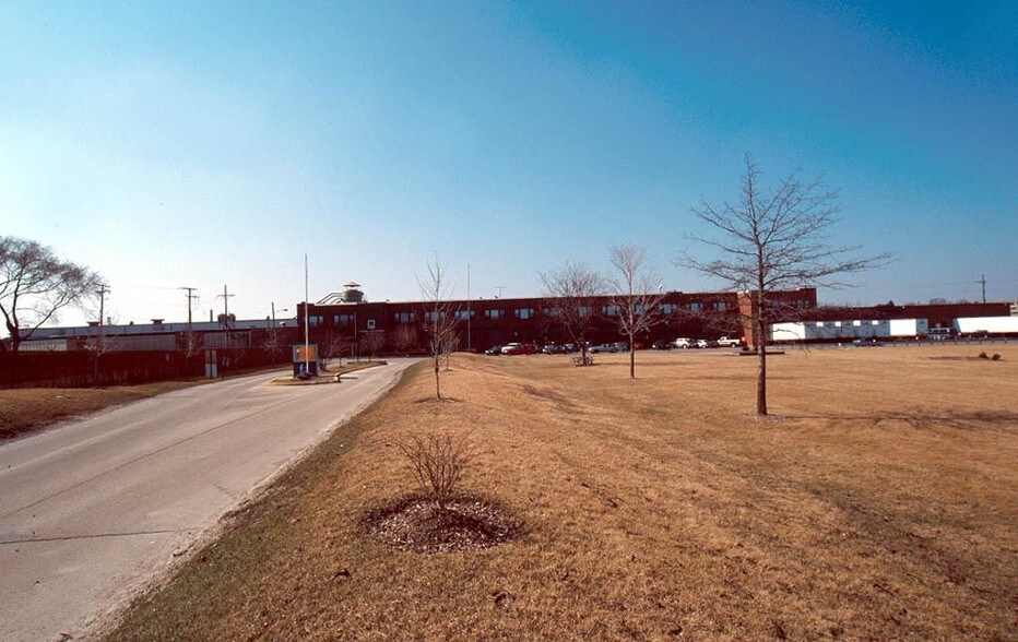 1900 Foss Park Ave, North Chicago, IL à vendre - Photo principale – Image 1 sur 2