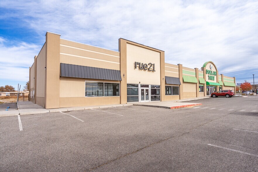 402 Carr Ln, Espanola, NM à louer - Photo de l’immeuble – Image 2 sur 22