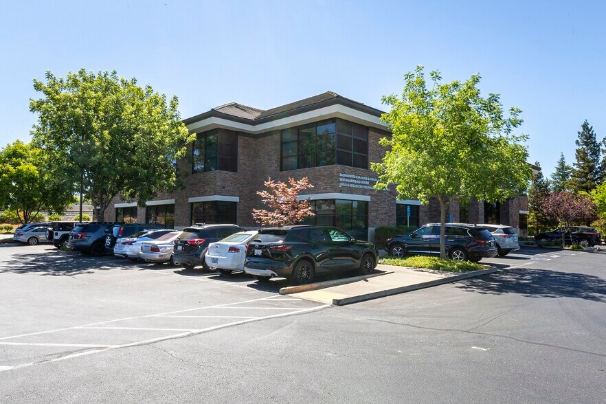 1111 Exposition Blvd, Sacramento, CA à louer - Photo de l’immeuble – Image 1 sur 2