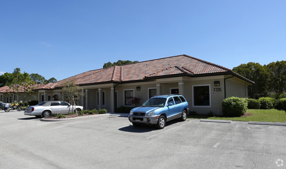 2726 Oak Ridge Ct, Fort Myers, FL à vendre - Photo principale – Image 1 sur 1