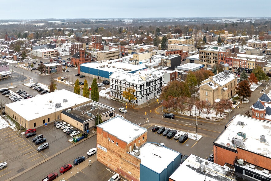 453 Simcoe St, Woodstock, ON à louer - Aérien – Image 2 sur 2