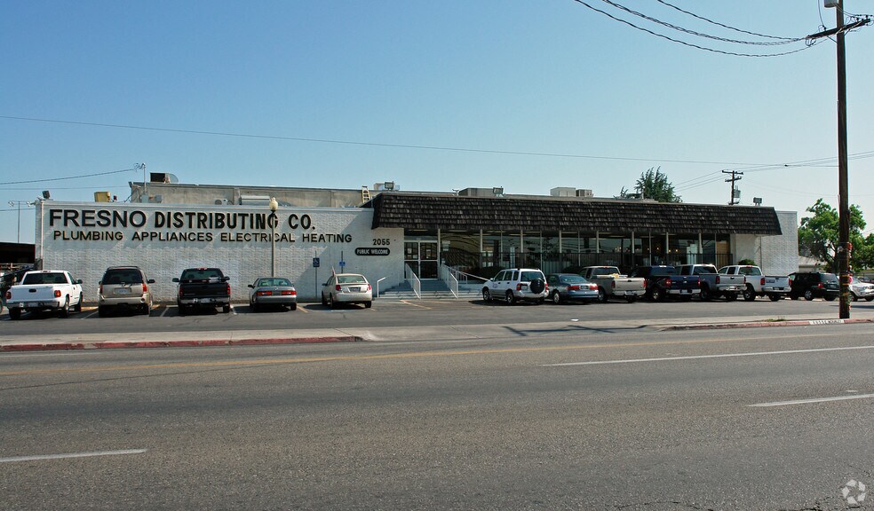 2055 E McKinley Ave, Fresno, CA à louer - Photo de l’immeuble – Image 3 sur 3