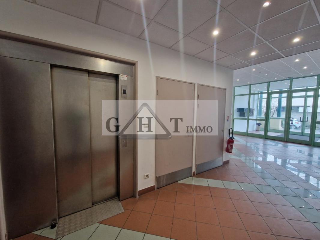 Bureau dans Pantin à louer Hall d’entrée– Image 1 sur 7