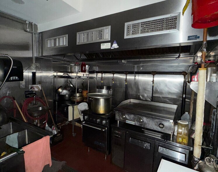 1534 Saint Nicholas Ave, New York, NY à louer - Photo de l’immeuble – Image 3 sur 4