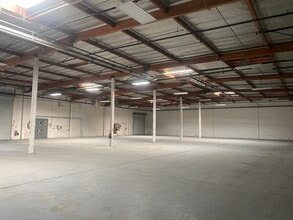 16902 Millikan Ave, Irvine, CA à louer Photo intérieure– Image 2 sur 2