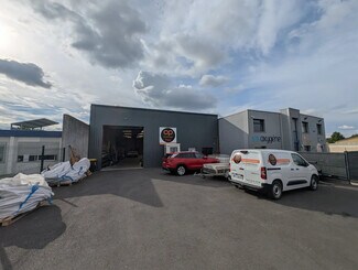 Plus de détails pour Local d'activités à louer