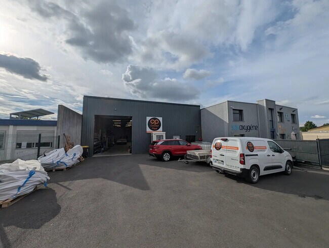 Plus de détails pour Local d'activités à louer