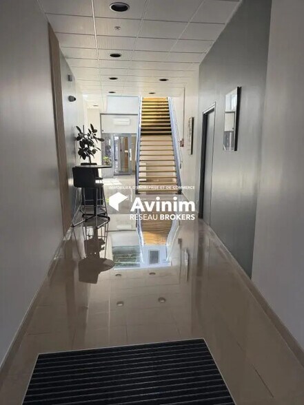 Bureau dans Chantilly à louer - Hall d’entrée – Image 2 sur 3