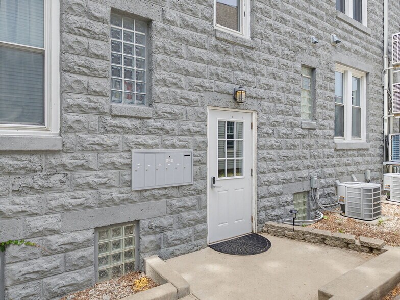 2436 S Wentworth Ave, Milwaukee, WI à vendre - Photo de l’immeuble – Image 3 sur 39