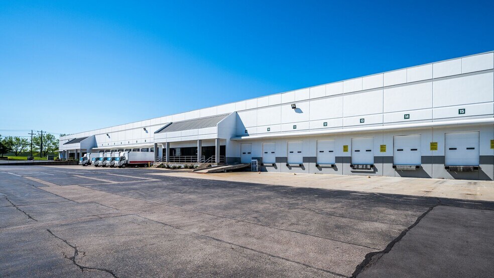 12000 Mosteller Rd, Blue Ash, OH à louer - Photo de l’immeuble – Image 2 sur 5