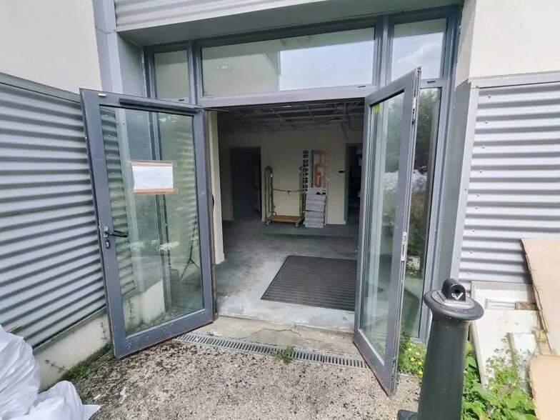 164 Rue Des Frères Farman, Buc à vendre - Photo de l’immeuble – Image 2 sur 14