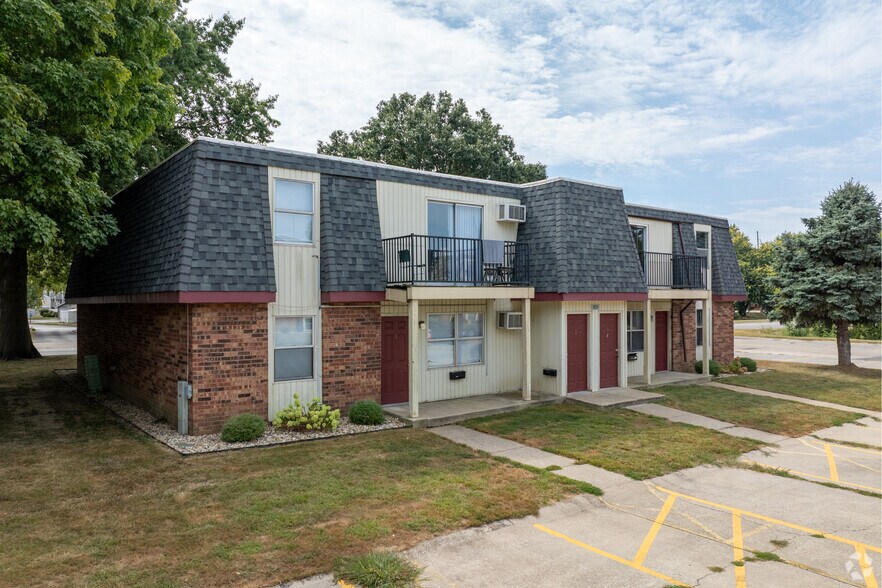 1833 Seven Pines Rd, Springfield, IL à vendre - Photo de l’immeuble – Image 2 sur 30