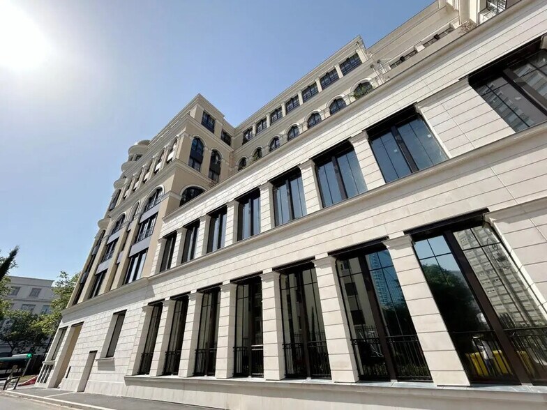 Bureau dans Puteaux à louer - Photo de l’immeuble – Image 1 sur 18