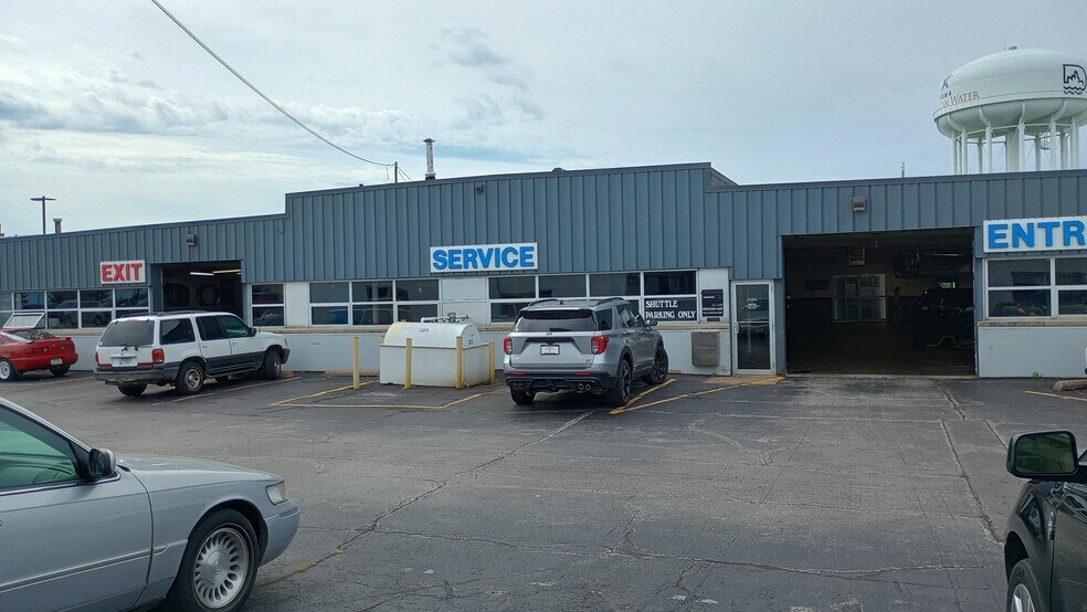520 W Kimberly Rd, Davenport, IA à louer - Photo de l’immeuble – Image 3 sur 44