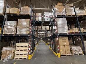 114 Tived Ln E, Edison, NJ à louer Photo intérieure– Image 2 sur 9