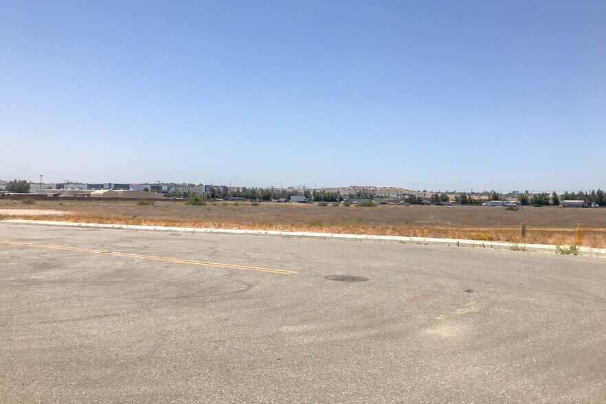 NW Nandina Ave & Natwar Ln, Perris, CA à louer - Photo de la construction – Image 2 sur 4