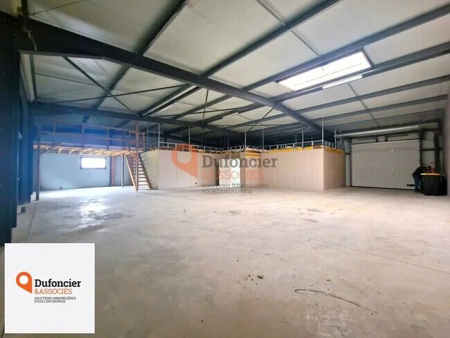 Plus de détails pour Local d'activités à louer