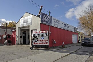 Plus de détails pour 811 Lakeshore Rd E, Mississauga, ON - Local commercial à vendre