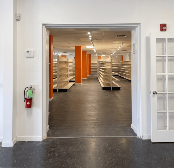 325 Henry St, Orange, NJ à louer - Photo de l’immeuble – Image 3 sur 11