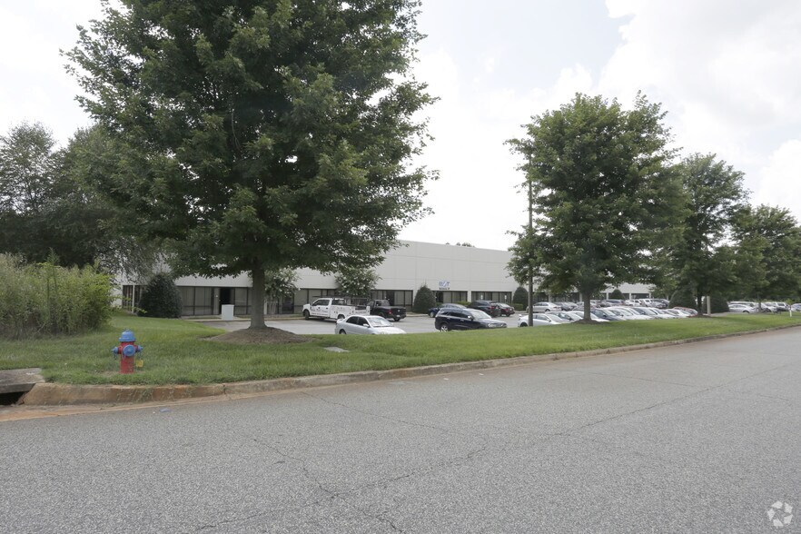 111 Corporate Dr, Spartanburg, SC à louer - Photo de l’immeuble – Image 2 sur 2