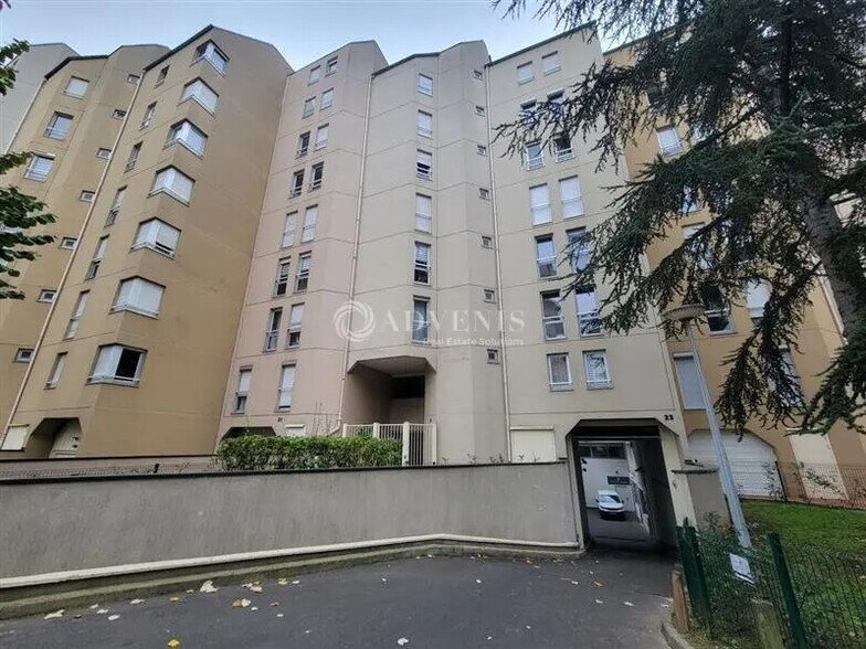 Local d’activités dans Courbevoie à louer - Photo de l’immeuble – Image 2 sur 8