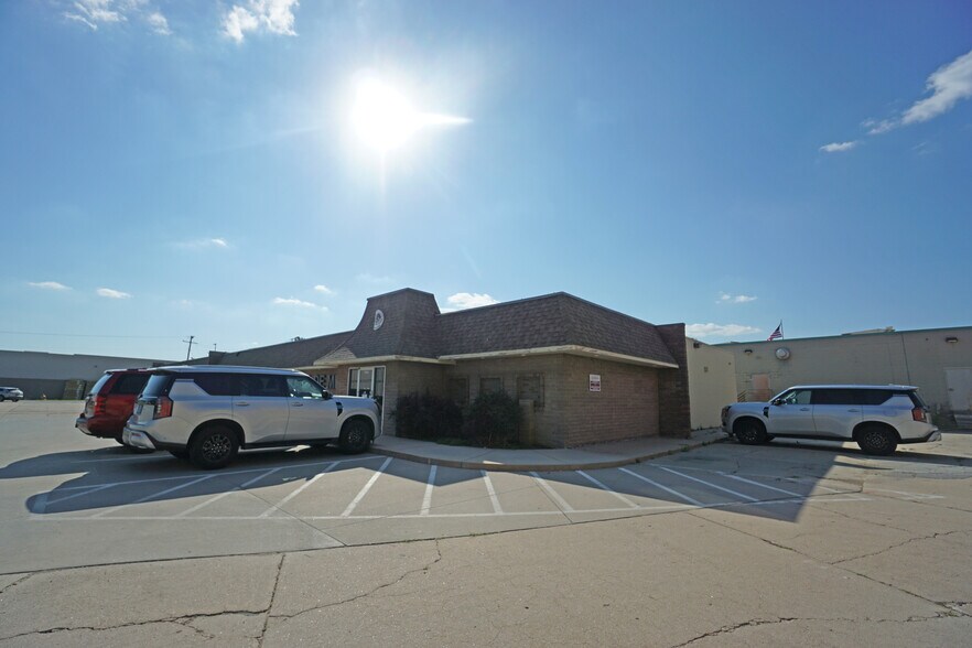 7444 Farnam St, Omaha, NE à vendre - Photo de l’immeuble – Image 3 sur 5