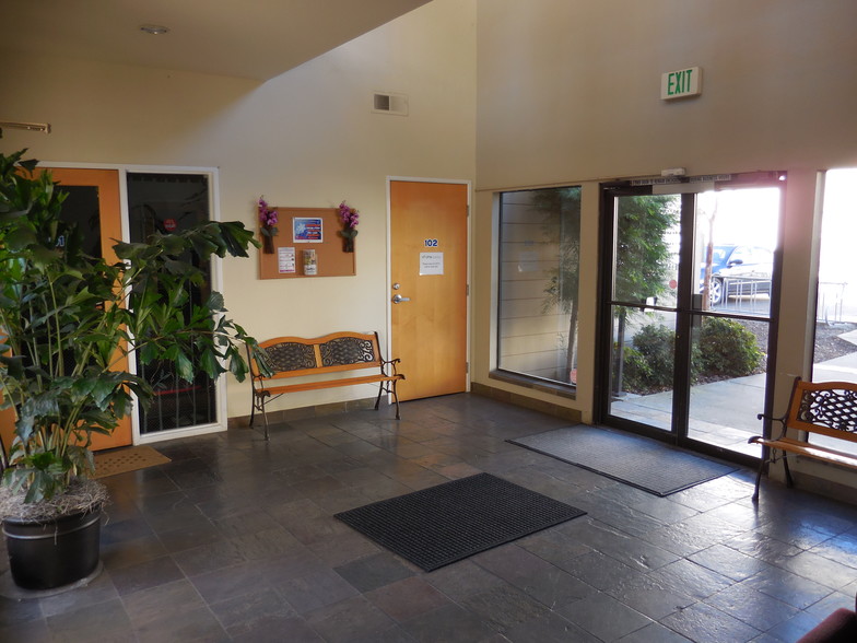1314 H St, Sacramento, CA à vendre - Hall d’entrée – Image 2 sur 16