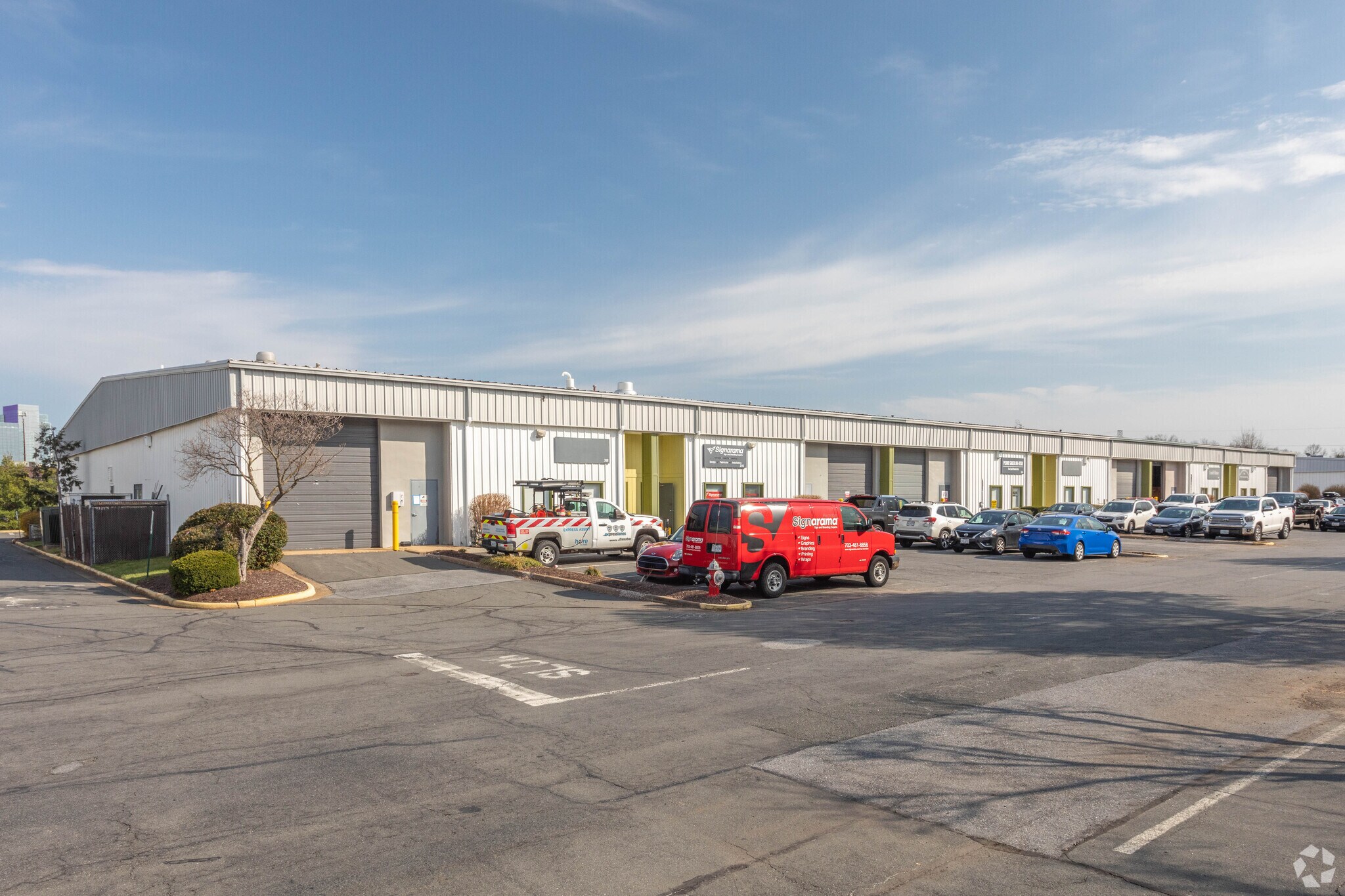 308-330 Victory Dr, Herndon, VA à louer Photo de l’immeuble– Image 1 sur 5