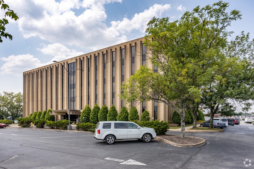 5751 Uptain Rd, Chattanooga, TN à vendre - Photo de l’immeuble – Image 2 sur 51