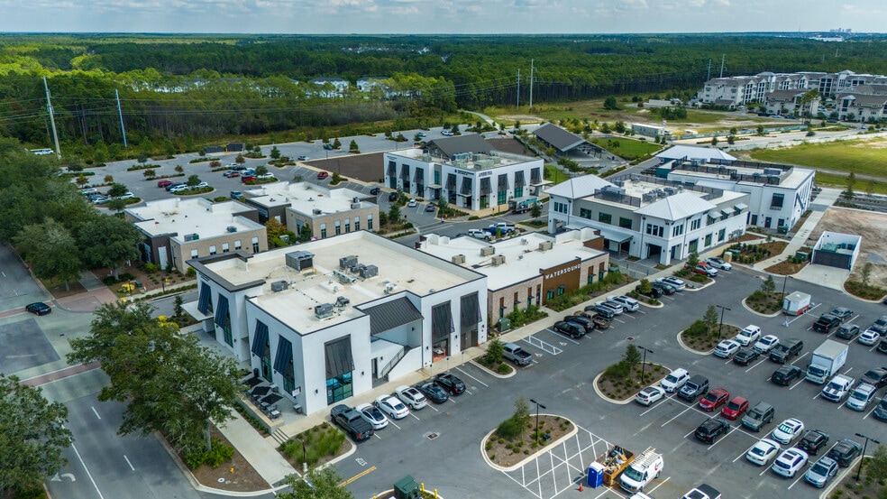 19 Plaza Way, Watersound, FL à louer - Photo de l’immeuble – Image 3 sur 13