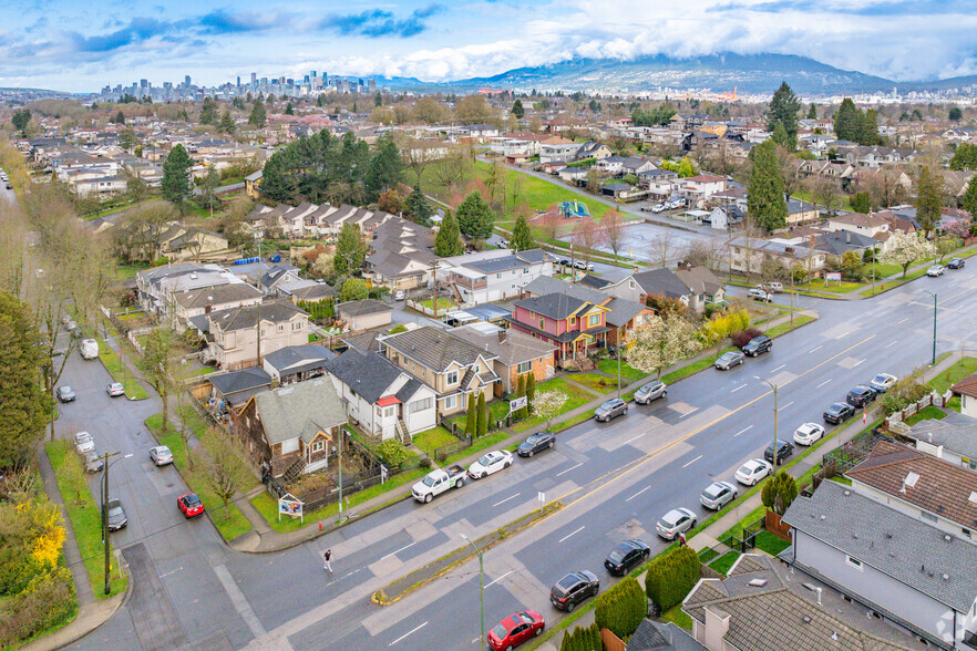 2387 Renfrew St, Vancouver, BC à vendre - Photo principale – Image 1 sur 2