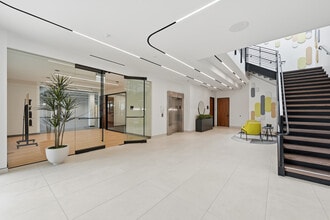 6815 Flanders Dr, San Diego, CA à louer Photo intérieure– Image 2 sur 6