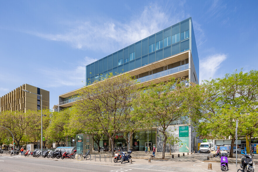 Avinguda Metro, 16, L'Hospitalet de Llobregat, Barcelona à louer - Photo de l’immeuble – Image 3 sur 3