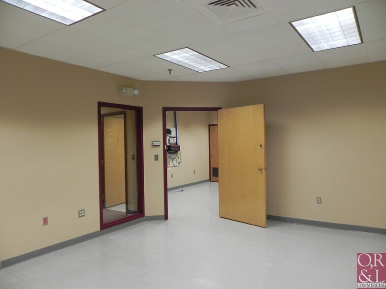 55 Main St, Enfield, CT à louer - Photo intérieure – Image 2 sur 9