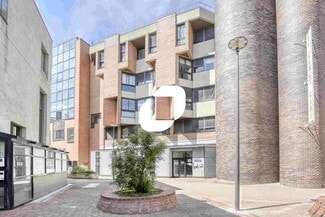 Plus de détails pour 8 Place De La Fontaine, Cergy - Bureau à louer