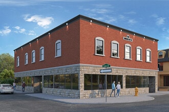 124 Brock St N, Whitby, ON à louer Photo de l’immeuble– Image 2 sur 7