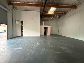 9027 Canoga Ave, Canoga Park, CA à louer Photo intérieure– Image 2 sur 11