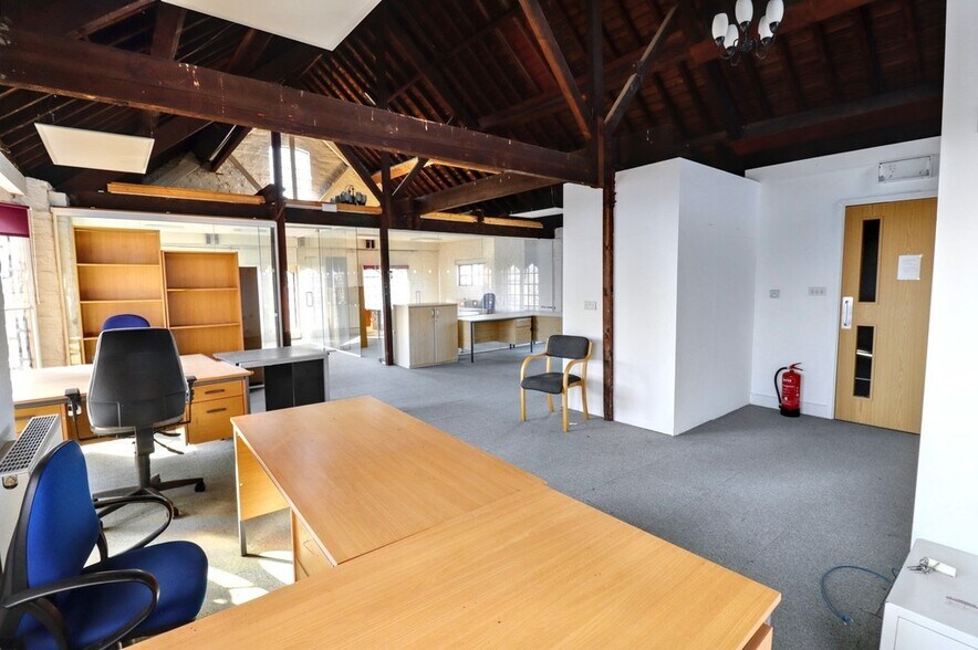 Leeds Pl, Londres à vendre - Photo de l’immeuble – Image 1 sur 7