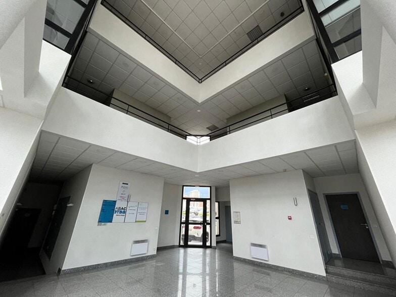 Bureau dans Roanne à louer - Photo de l’immeuble – Image 1 sur 4