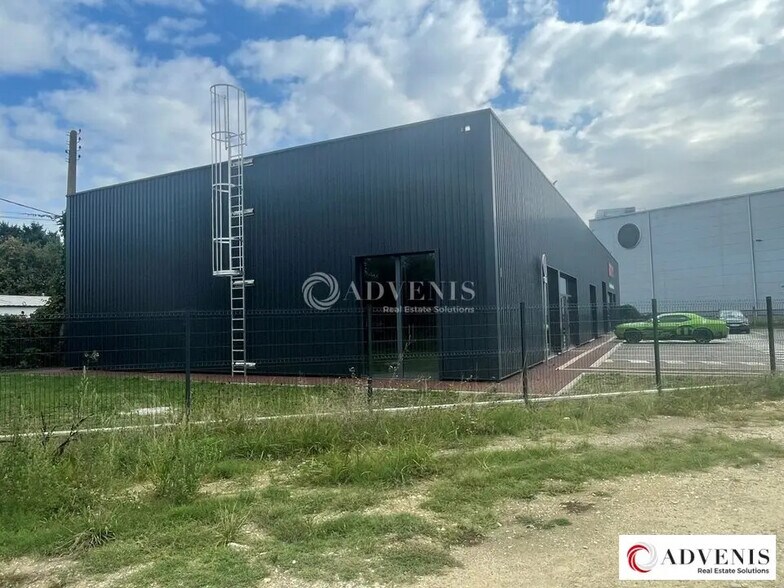 Local d’activités dans VILLENAVE-D'ORNON à louer - Photo de l’immeuble – Image 3 sur 8
