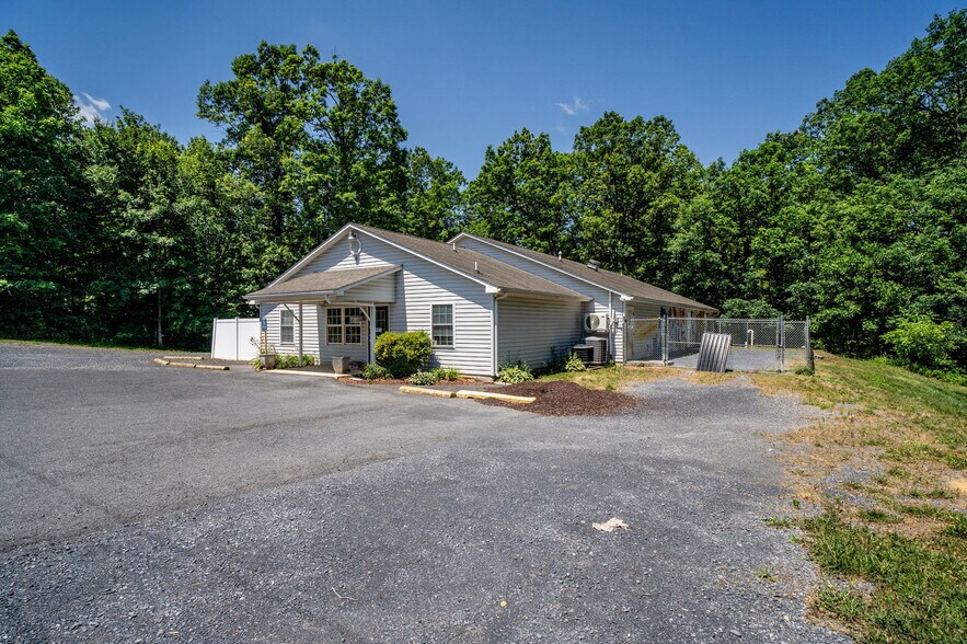1001 Mount Torrey Rd, Lyndhurst, VA à vendre - Photo de l’immeuble – Image 3 sur 13