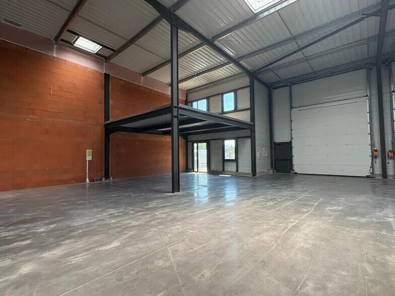 Local d'activités dans Roanne à vendre - Photo de l’immeuble – Image 1 sur 3